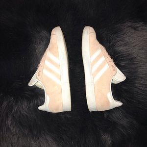 US Women’s 7 pale pink gazelle adidas shoes